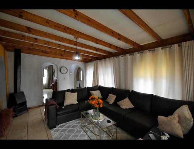 3 BEDROOM HOUSE FOR SALE IN DAWN PARK